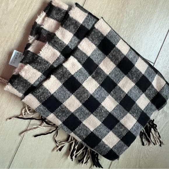 New scarf - Picture 2 of 2